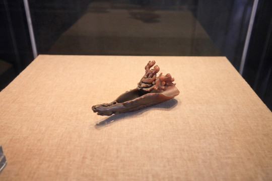故宫藏品 犀角镂雕花木人物槎杯