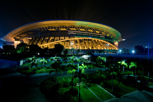 广西体育中心主体育场广场夜景