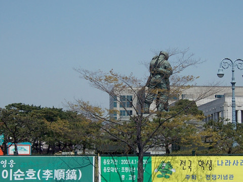 韩国战争纪念馆露天展览场