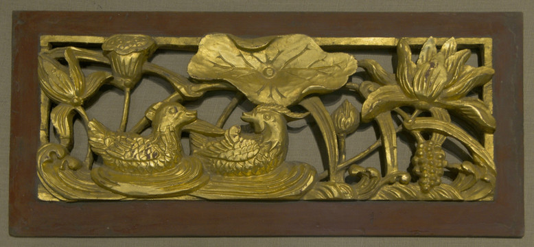 金漆木雕鸳鸯戏水纹饰板