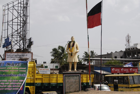 印度街道的尼赫鲁塑像