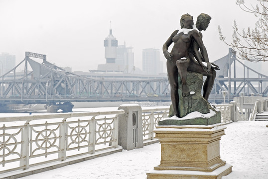 海河雕塑及解放桥