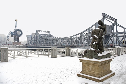 海河雕塑及解放桥天津世纪钟