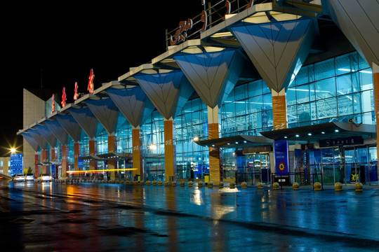 乌鲁木齐机场T2航站楼夜景