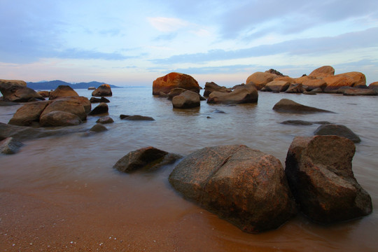 海边巨石