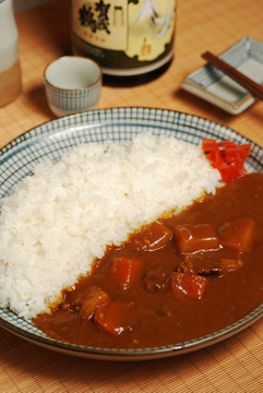 酒溅咖喱牛肉饭