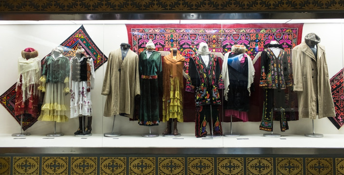 新疆博物馆里的民族服饰