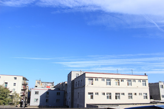 建筑物与蓝天