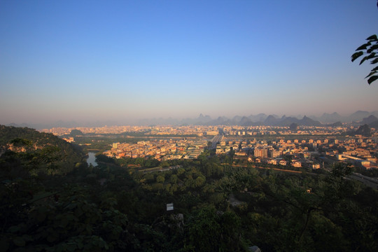 桂林市 清楚第一缕阳光的桂林市