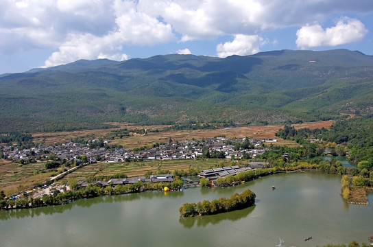 丽江观音峡民居胡泊风景