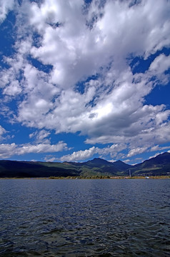 丽江拉市海蓝天白玉竖幅全景