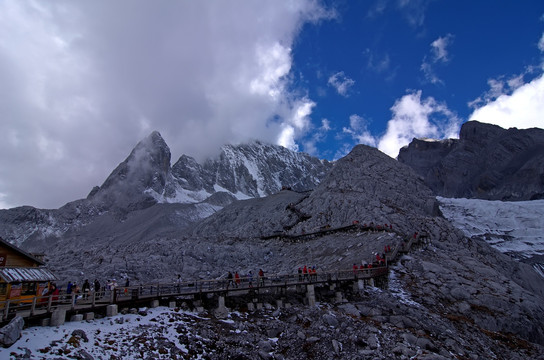 丽江玉龙雪山山顶观景长廊全景