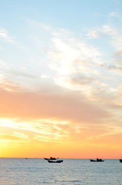 海上日出