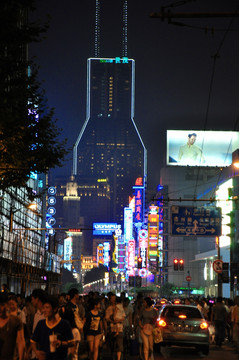 夜景 南京路 步行街 人群