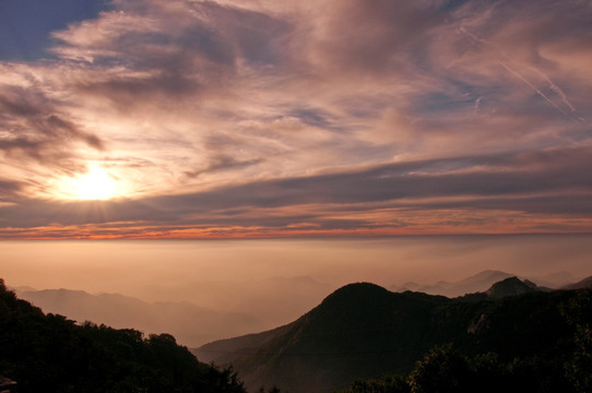 夕阳 日落 山顶 云海