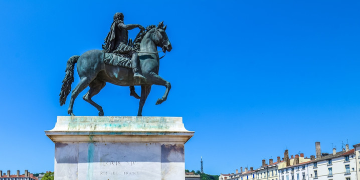 路易十四世骑马雕像