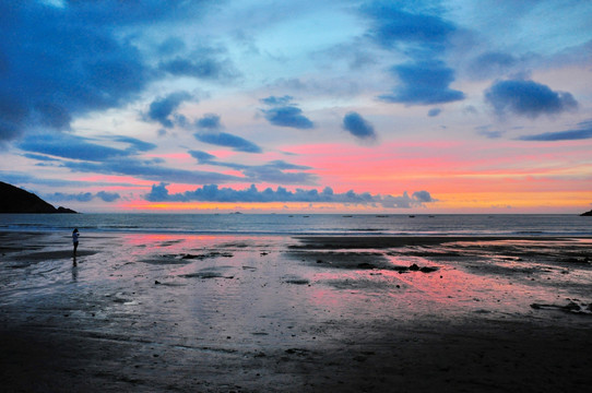 蓝 红 海滩 朱家尖 日出