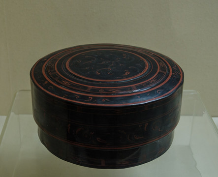 西汉漆木捧盒