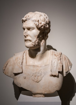 罗马皇帝哈德良半身塑像