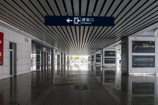 火车站进站口