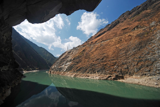 丽江虎跳峡 虎口栈道