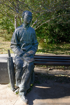 清华大学水木年华铜雕像