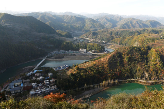 山峦河流