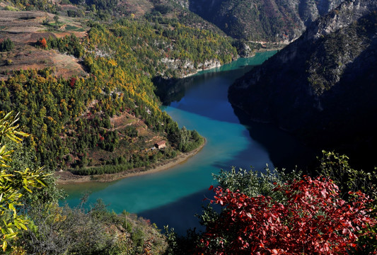 山峦河流