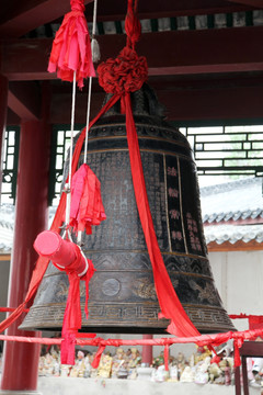 武汉归元禅寺的大钟