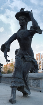 女人 舞蹈 少数民族 雕像