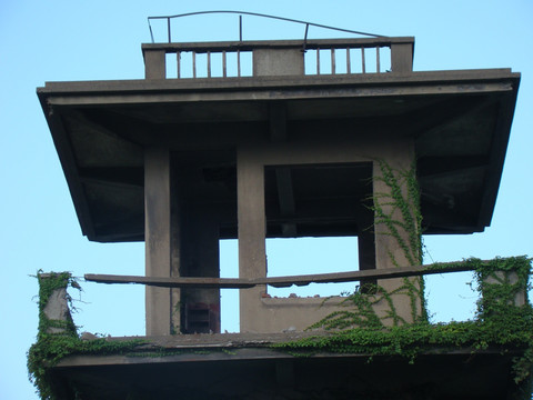 徐汇滨江边的碉堡