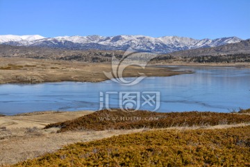 静静地湖水