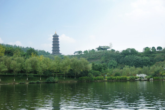 古塔 湖泊