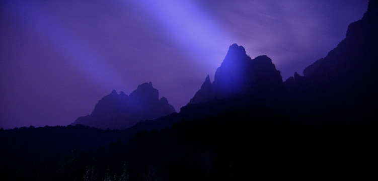 太行山 山峰 高山 夜色 云雾