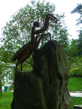 螳螂雕塑