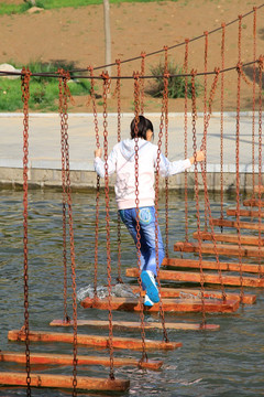 水上游乐项目 木板索桥