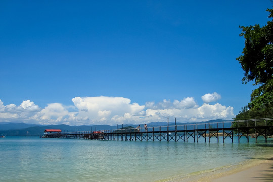 沙巴海岛码头浅桥