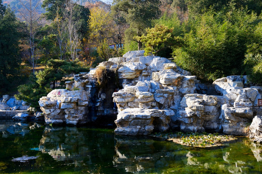 香山公园眼镜湖水帘洞