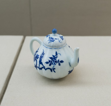 雍正青花茶壶