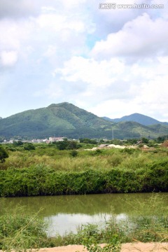 山坡峻岭