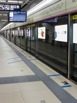 武汉地铁屏蔽门