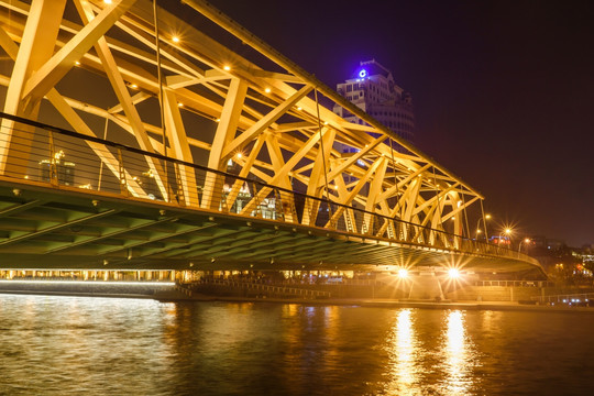 桥梁建筑夜景