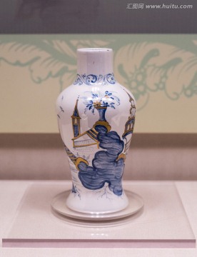 东方灵感的乳白色花瓶