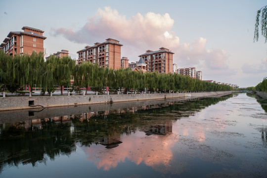 河边的楼房 住宅小区 房地产