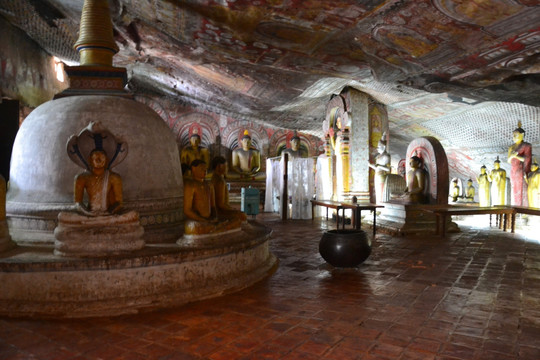 斯里兰卡丹布勒佛窟寺庙佛像