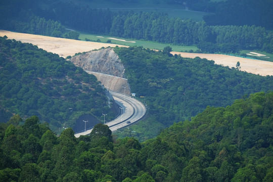 山间高速公路