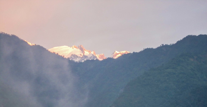 怒江丙中洛 日照金山