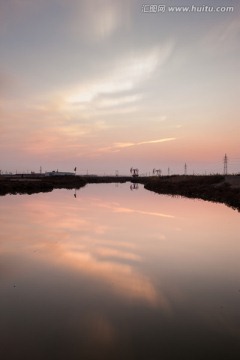 水天一色 水面 暖调 天空