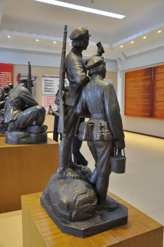 红军宣传员雕像背面