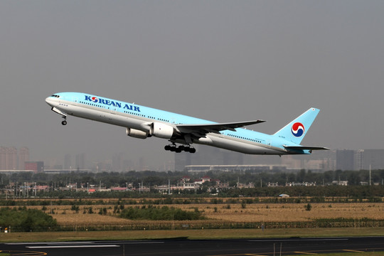 震撼起飞的大韩航空飞机